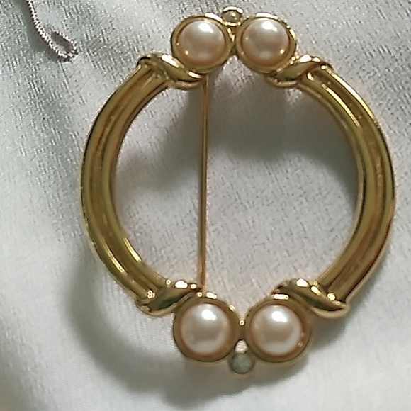 VINTAGE Pearl Gates Gold Tone Brooch by Monet - Picture 9 of 16